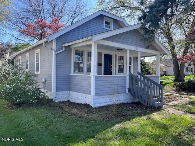 2555 Oak Grove Place, Toledo, OH 43613