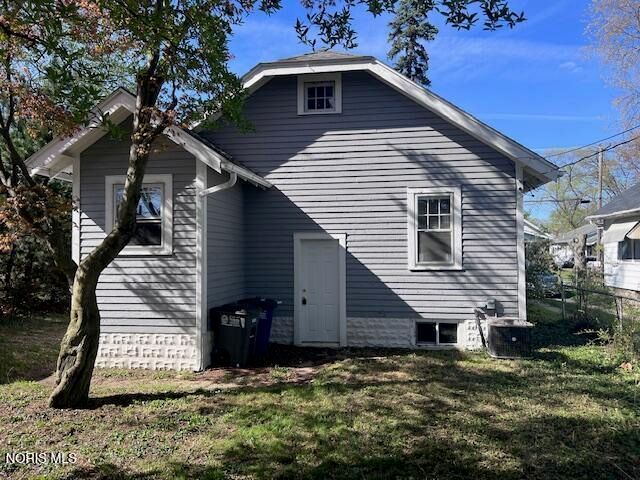 2555 Oak Grove Place, Toledo, OH 43613