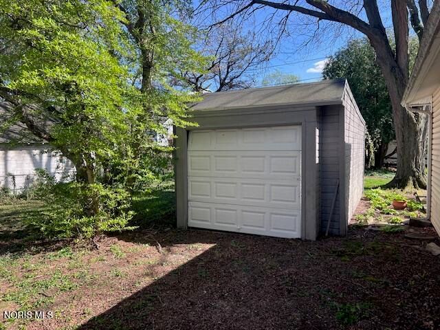 2555 Oak Grove Place, Toledo, OH 43613