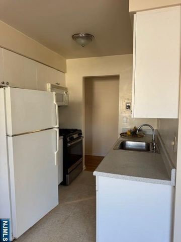 79 Washington Avenue 5, Dumont, NJ 07628