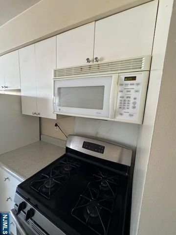 79 Washington Avenue 5, Dumont, NJ 07628