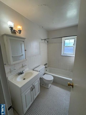 79 Washington Avenue 5, Dumont, NJ 07628