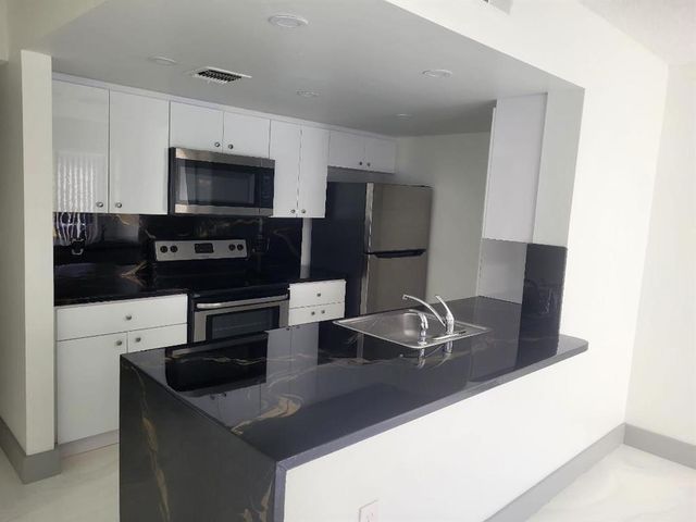 3208 Coral Lake Lane 3208, Coral Springs, FL 33065