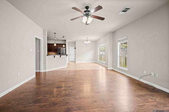 6742 Silver Springs Dr, Greenwell Springs, LA 70739
