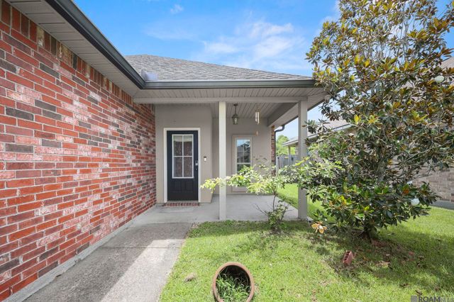 6742 Silver Springs Dr, Greenwell Springs, LA 70739