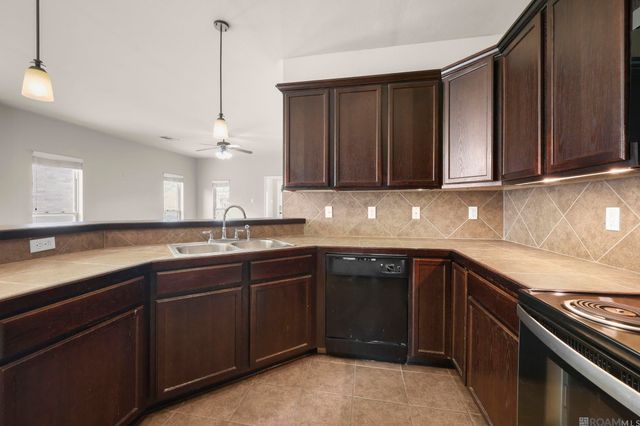 6742 Silver Springs Dr, Greenwell Springs, LA 70739