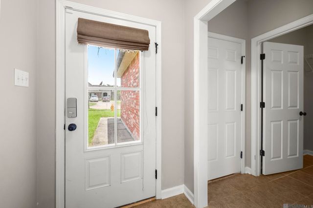 6742 Silver Springs Dr, Greenwell Springs, LA 70739
