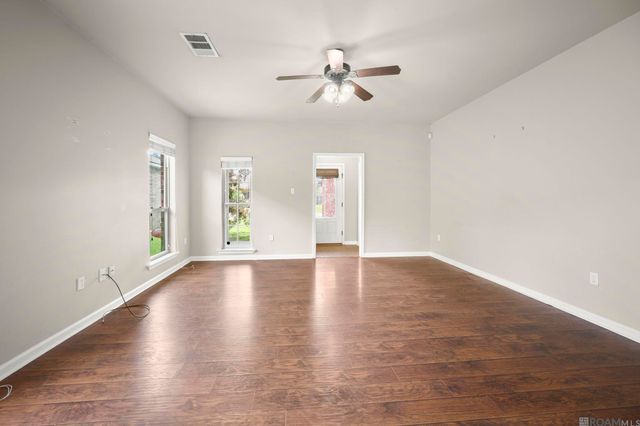 6742 Silver Springs Dr, Greenwell Springs, LA 70739