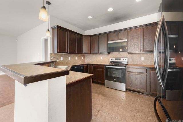 6742 Silver Springs Dr, Greenwell Springs, LA 70739