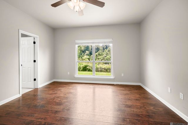 6742 Silver Springs Dr, Greenwell Springs, LA 70739