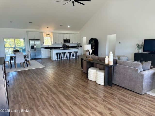 112 Sunny Ln, Sanders, KY 41083