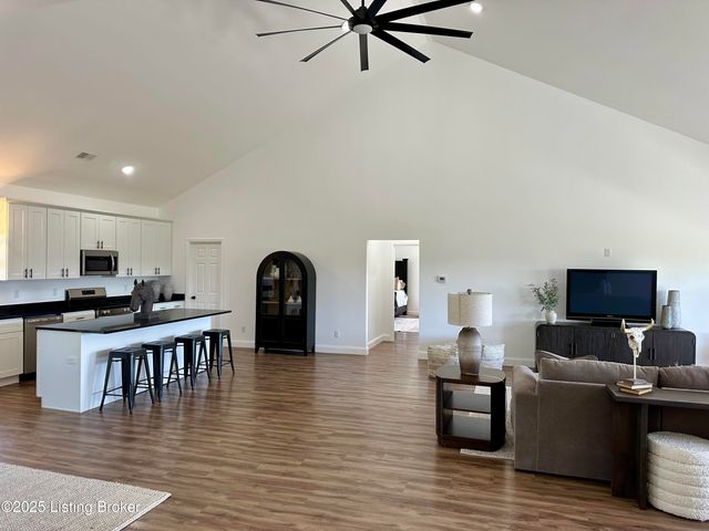 112 Sunny Ln, Sanders, KY 41083