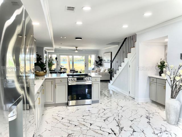 2 William Hilton Pkwy Apt 202, Hilton Head Island, SC 29926