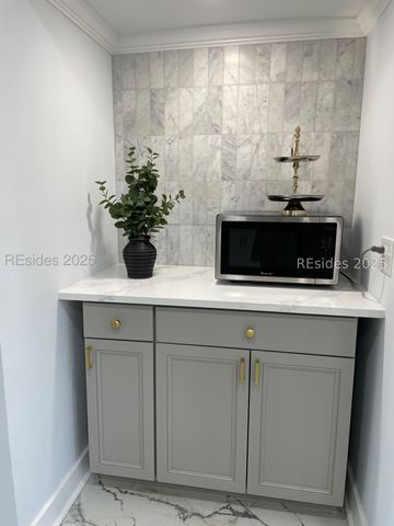 2 William Hilton Pkwy Apt 202, Hilton Head Island, SC 29926