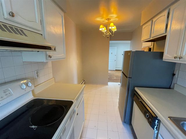 1717 E 14 Mile Road C, Birmingham, MI 48009