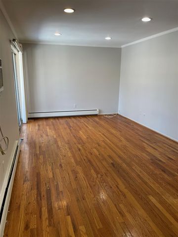 1717 E 14 Mile Road C, Birmingham, MI 48009