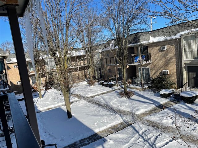 1717 E 14 Mile Road C, Birmingham, MI 48009