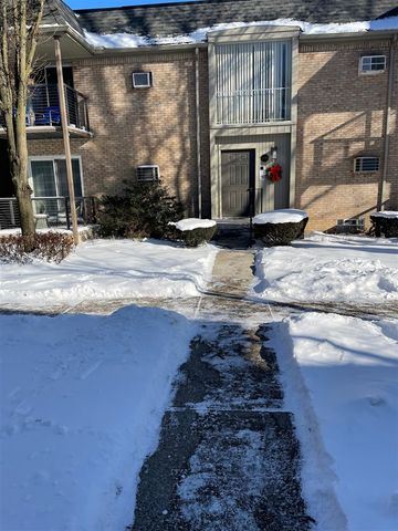 1717 E 14 Mile Road C, Birmingham, MI 48009