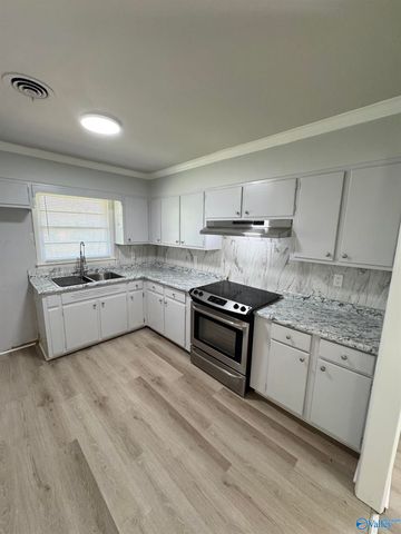 2208 Glen Iris Circle, Huntsville, AL 35810