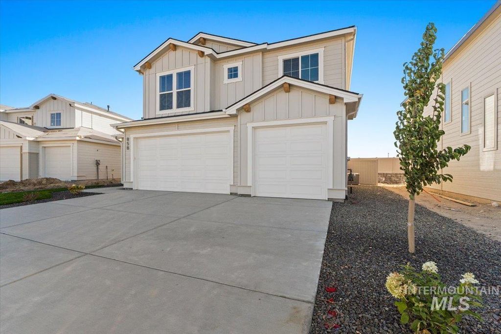 858 S Contusion Ave, Nampa, ID 83687 photo 3