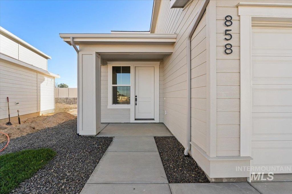 858 S Contusion Ave, Nampa, ID 83687 photo 4