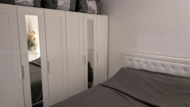 917-919 NE 10th St, Hallandale Beach, FL 33009