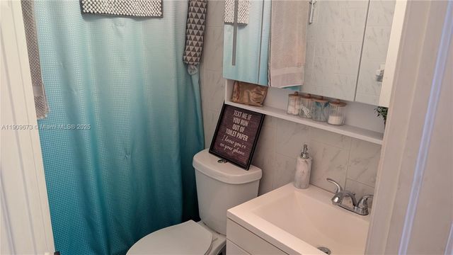 917-919 NE 10th St, Hallandale Beach, FL 33009