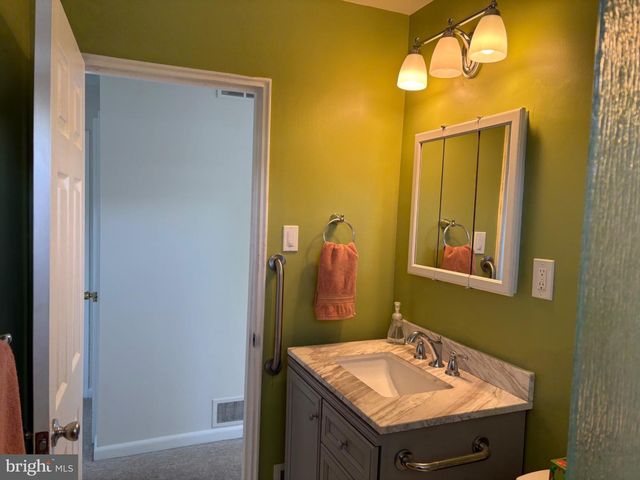 2302 N ALISTER DR, Wilmington, DE 19808