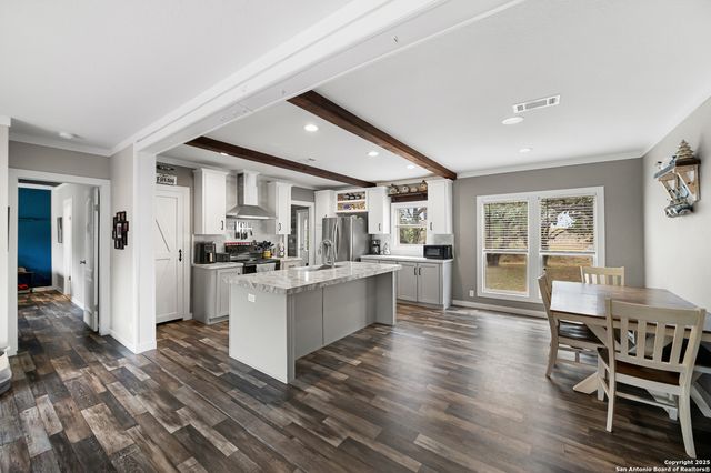 1145 Postert Lane, Floresville, TX 78114