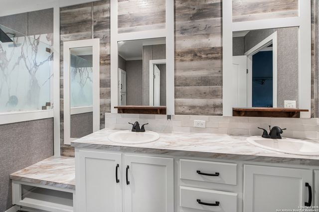 1145 Postert Lane, Floresville, TX 78114