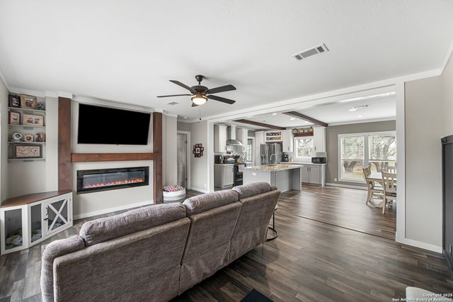 1145 Postert Lane, Floresville, TX 78114