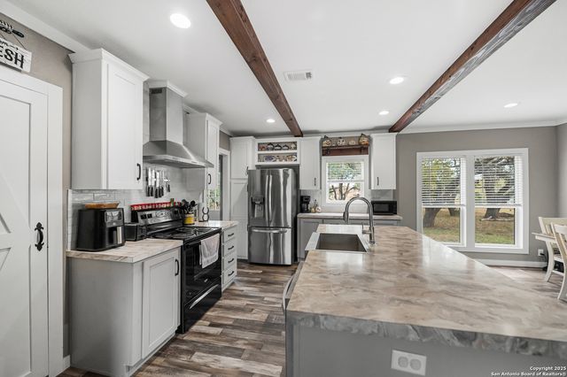 1145 Postert Lane, Floresville, TX 78114