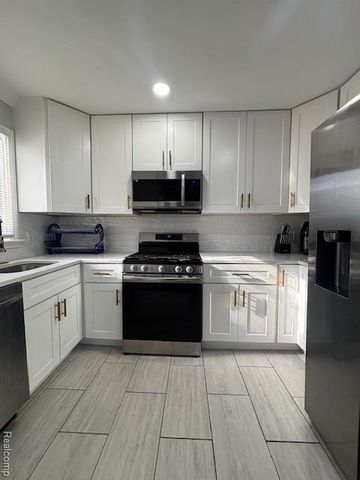 19806 Shady Lane Avenue, St. Clair Shores, MI 48080