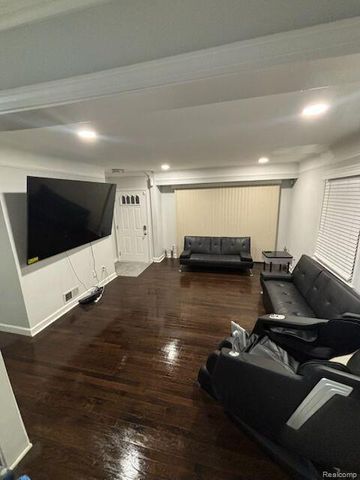 19806 Shady Lane Avenue, St. Clair Shores, MI 48080