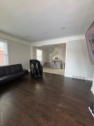 19806 Shady Lane Avenue, St. Clair Shores, MI 48080