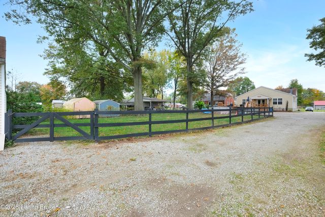 7601 Greenwood Rd, Louisville, KY 40258