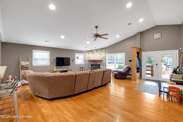7601 Greenwood Rd, Louisville, KY 40258