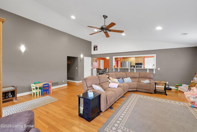 7601 Greenwood Rd, Louisville, KY 40258