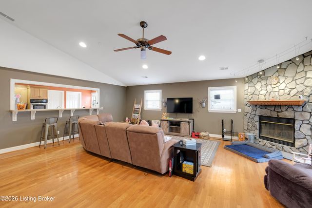 7601 Greenwood Rd, Louisville, KY 40258