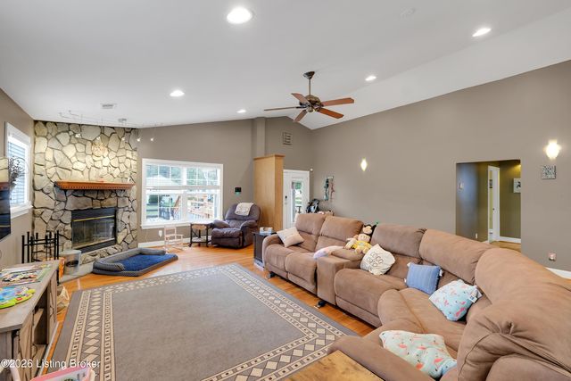 7601 Greenwood Rd, Louisville, KY 40258