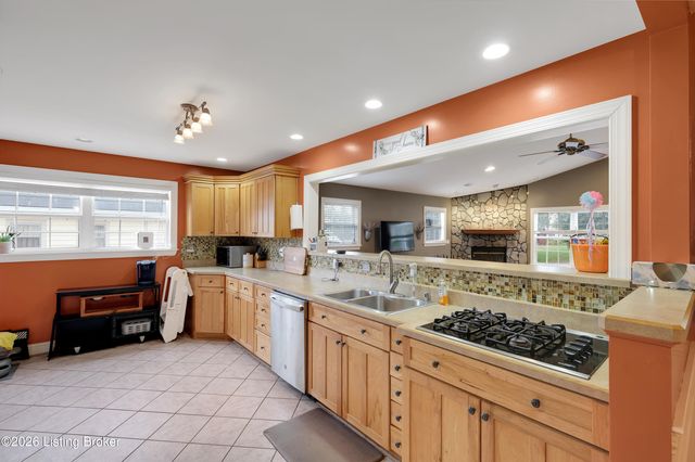 7601 Greenwood Rd, Louisville, KY 40258