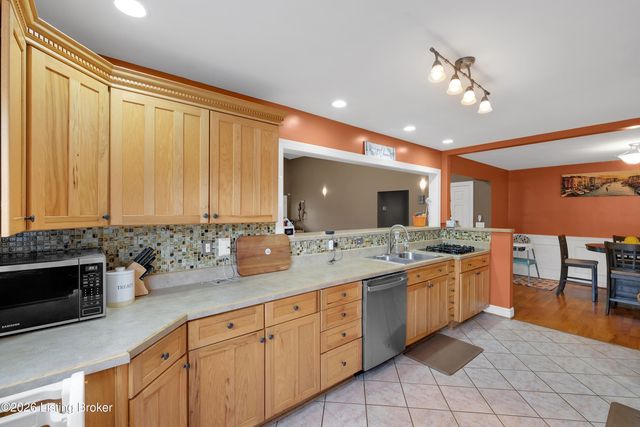 7601 Greenwood Rd, Louisville, KY 40258