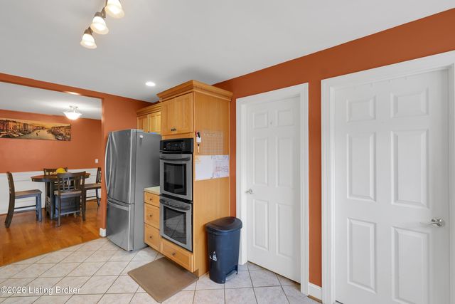 7601 Greenwood Rd, Louisville, KY 40258