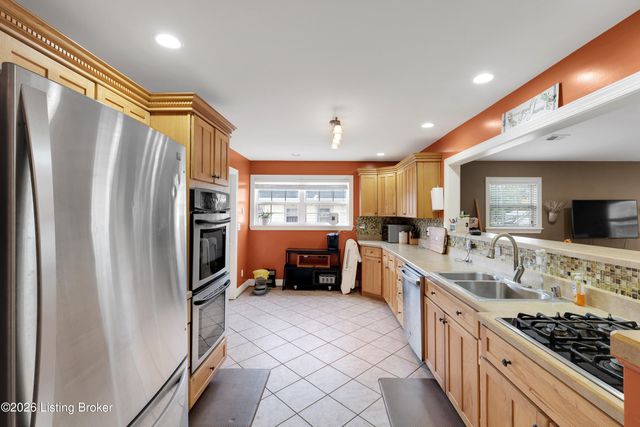 7601 Greenwood Rd, Louisville, KY 40258