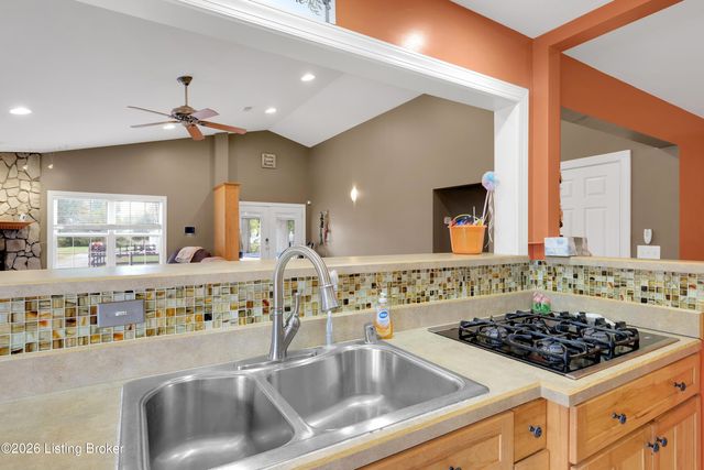 7601 Greenwood Rd, Louisville, KY 40258