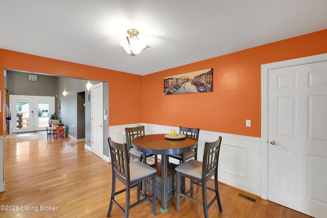 7601 Greenwood Rd, Louisville, KY 40258