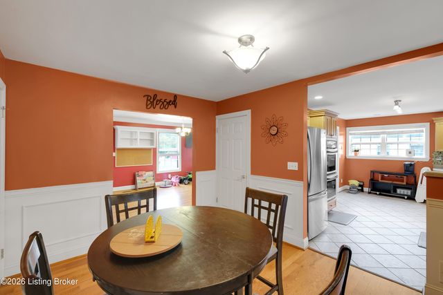 7601 Greenwood Rd, Louisville, KY 40258