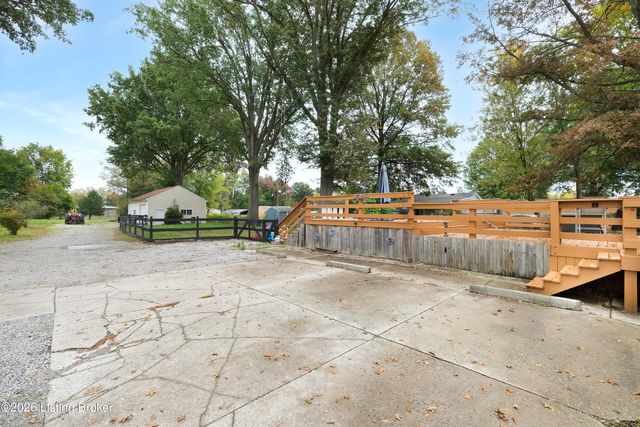 7601 Greenwood Rd, Louisville, KY 40258
