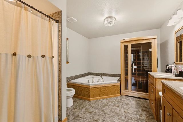 11967 SW 99th St, Augusta, KS 67010