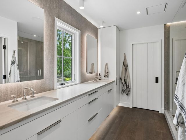 5945 Saint Johns Avenue, Edina, MN 55424